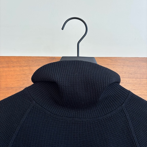 Everlane The Organic Cotton Turtleneck Waffle Tee Shirt Top in Black, Size S - Picture 7 of 10
